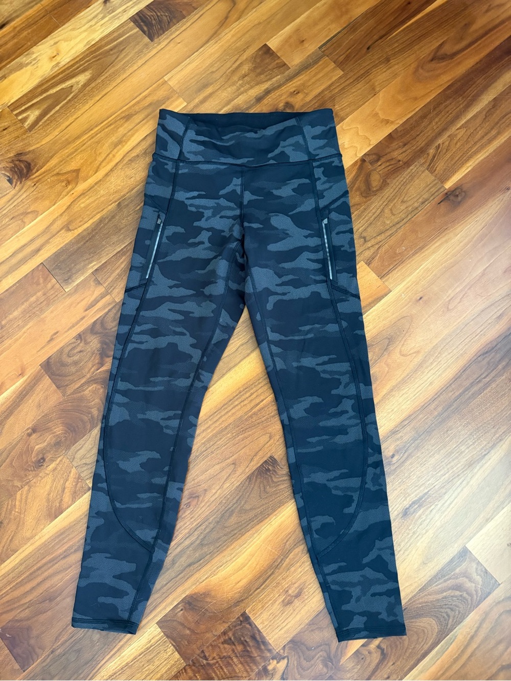 Athleta women’s Black Cold Weather Reflective Camo Performance Leggings, ECU